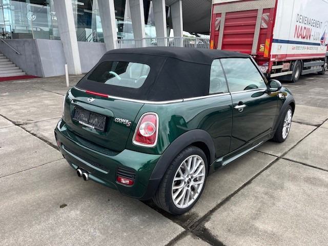 MINI Cooper S Cabrio JOHN COOPER WORKS - Automobil: obrázok 4 MINI Cooper S Cabrio JOHN COOPER WORKS - Automobil: obrázok 4
