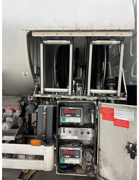 Renault Premium 430 DXi - Cisternové vozidlo: obrázok 4 Renault Premium 430 DXi - Cisternové vozidlo: obrázok 4