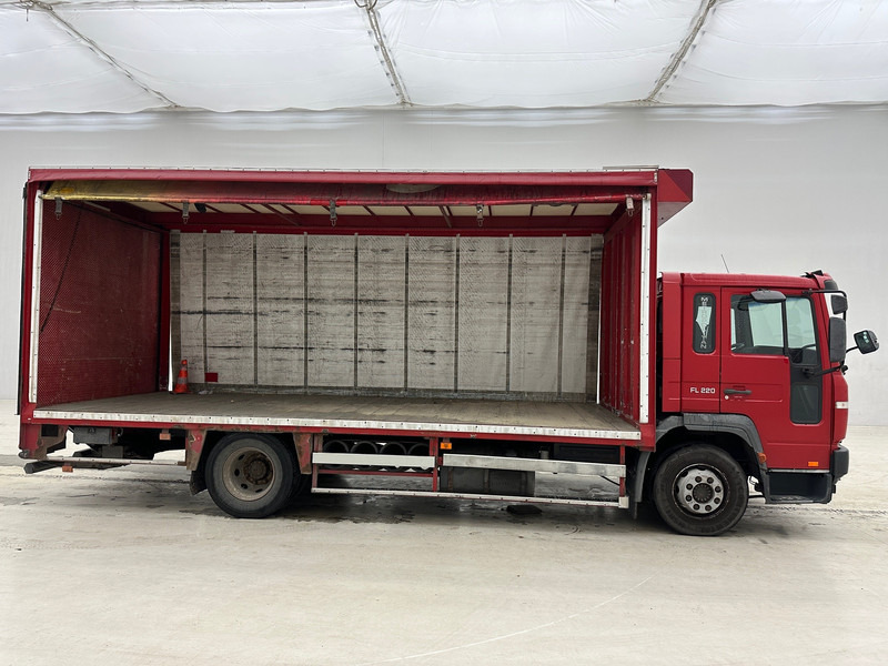 Volvo FL 220 - Plachtové nákladné vozidlo: obrázok 4 Volvo FL 220 - Plachtové nákladné vozidlo: obrázok 4