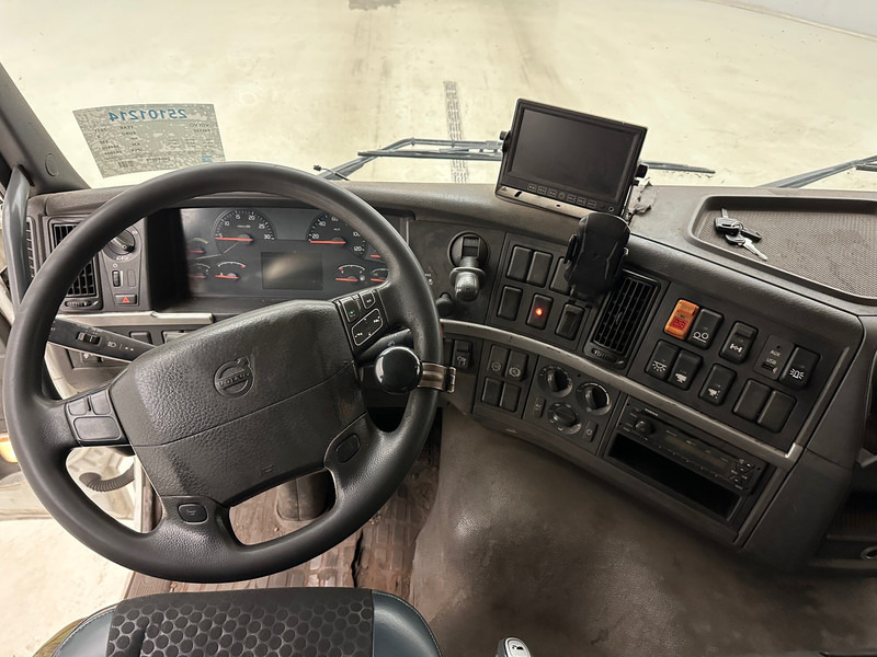 Cisternové vozidlo na prepravu palivo Volvo FM 300 - 6x2: obrázok 8 Cisternové vozidlo na prepravu palivo Volvo FM 300 - 6x2: obrázok 8