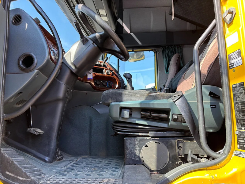 DAF XF 95.530 6X4 Super Spacecab Steelsuspension Manual geabox Euro 3 - Ťahač: obrázok 5 DAF XF 95.530 6X4 Super Spacecab Steelsuspension Manual geabox Euro 3 - Ťahač: obrázok 5