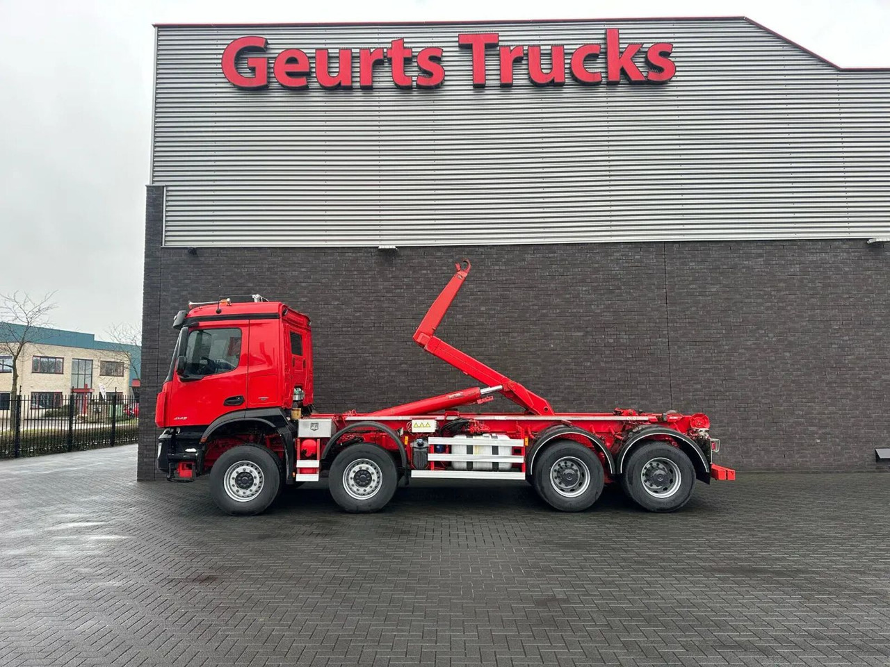 Mercedes-Benz Arocs 8X4 VDL S-30-6600 HAAKARMSYSTEEM/ABROLLKIP - Hákový nosič kontajnerov: obrázok 1 Mercedes-Benz Arocs 8X4 VDL S-30-6600 HAAKARMSYSTEEM/ABROLLKIP - Hákový nosič kontajnerov: obrázok 1