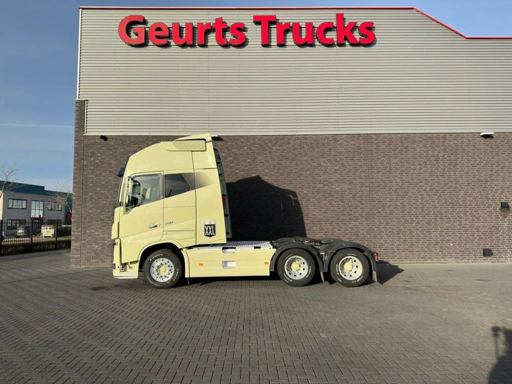 Volvo FH 16.750 6X4 XXL CABINE TREKKER/SZM/TRACTOR - Ťahač: obrázok 1 Volvo FH 16.750 6X4 XXL CABINE TREKKER/SZM/TRACTOR - Ťahač: obrázok 1