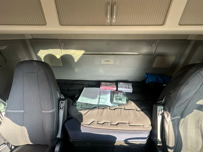 Auto s hydraulickou rukou Volvo FH 500 8X4 RF-RT40G FASSI F1450R.2.8 + JIB L826 KRAAN/KRAN/CRANE/GRUA: obrázok 19 Auto s hydraulickou rukou Volvo FH 500 8X4 RF-RT40G FASSI F1450R.2.8 + JIB L826 KRAAN/KRAN/CRANE/GRUA: obrázok 19