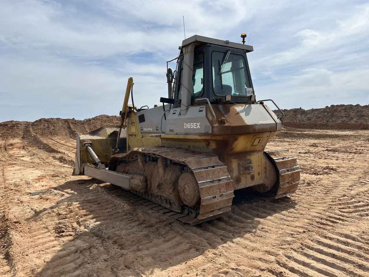 KOMATSU D65EX - Buldozér: obrázok 2 KOMATSU D65EX - Buldozér: obrázok 2