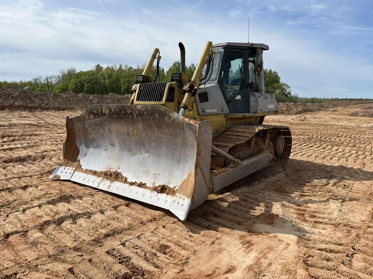 KOMATSU D65EX - Buldozér: obrázok 1 KOMATSU D65EX - Buldozér: obrázok 1