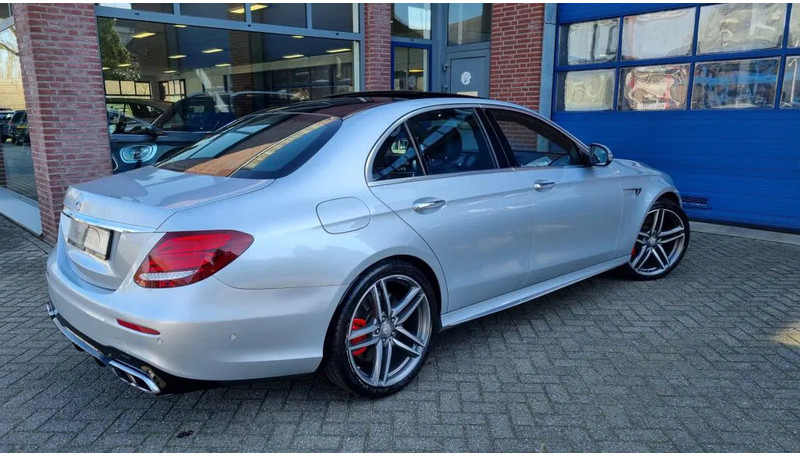 Mercedes-Benz E-Klasse 63 S, 4 Matic AMG..... Premium plus. - Sedan: obrázok 3 Mercedes-Benz E-Klasse 63 S, 4 Matic AMG..... Premium plus. - Sedan: obrázok 3