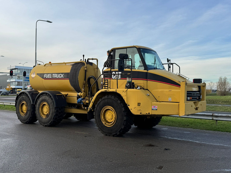 Caterpillar 725 Fuel truck - Cisternové vozidlo: obrázok 5 Caterpillar 725 Fuel truck - Cisternové vozidlo: obrázok 5