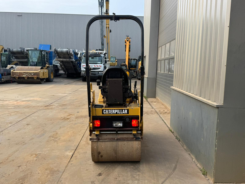 Caterpillar CB114 - Valec: obrázok 4 Caterpillar CB114 - Valec: obrázok 4