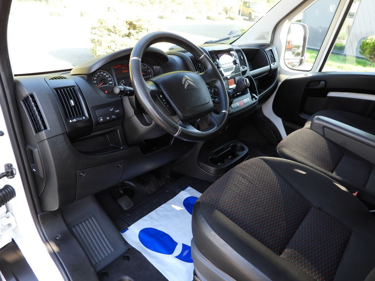 CITROEN JUMPER STAKE BODY DOUBLE CABIN DOKA 7 SEATS PNEUMATICS AIR CONDITIONING 140HP - Dodávkа s dvojitou kabínou: obrázok 2 CITROEN JUMPER STAKE BODY DOUBLE CABIN DOKA 7 SEATS PNEUMATICS AIR CONDITIONING 140HP - Dodávkа s dvojitou kabínou: obrázok 2