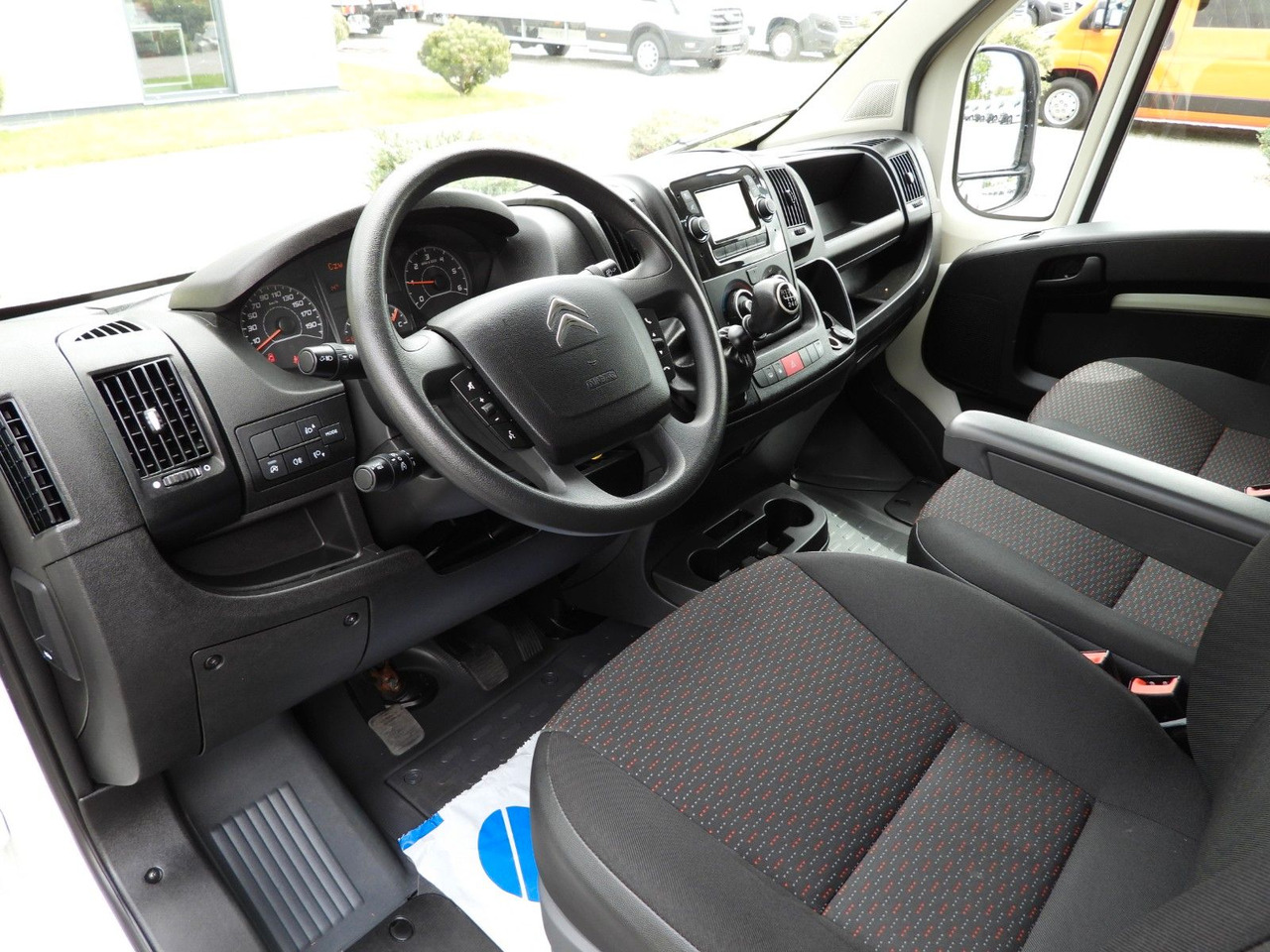 Citroën JUMPER KOFFER AUFZUG 8 PALETTEN TEMPOMAT NAVI Citroën JUMPER KOFFER AUFZUG 8 PALETTEN TEMPOMAT NAVI - Dodávka skriňová nadstavba: obrázok 2 Citroën JUMPER KOFFER AUFZUG 8 PALETTEN TEMPOMAT NAVI Citroën JUMPER KOFFER AUFZUG 8 PALETTEN TEMPOMAT NAVI - Dodávka skriňová nadstavba: obrázok 2