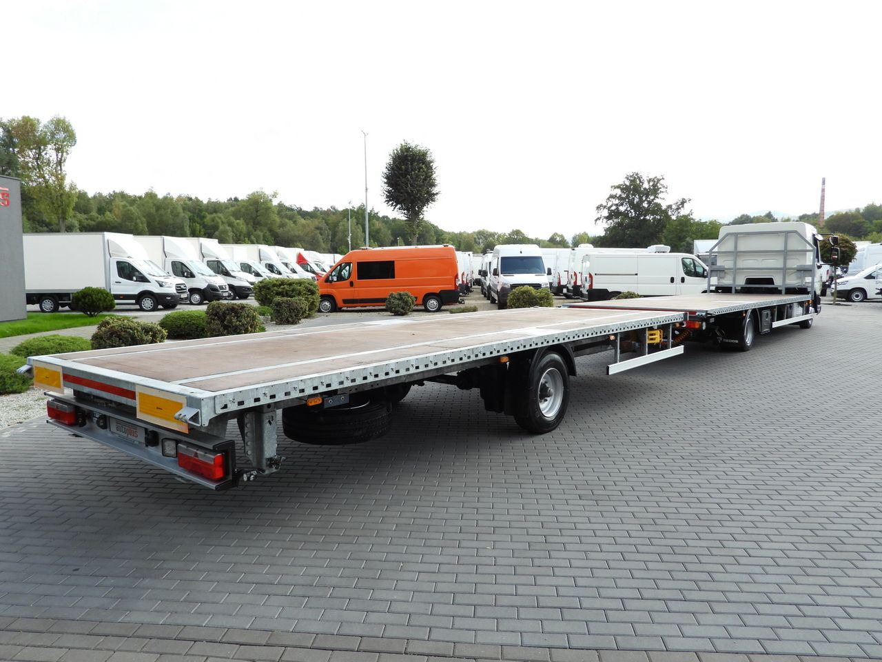 DAF LF 230 CONTAINER CARRIER PLATFORM + TRAILER WEBASTO CRUISE CONTROL LED LIGHTS PNEUMATICS AUTOMATIC TRANSMISSION TWIN WHEELS AIR CONDITIONING 230HP - Valníkový/ Plošinový nákladný automobil: obrázok 3 DAF LF 230 CONTAINER CARRIER PLATFORM + TRAILER WEBASTO CRUISE CONTROL LED LIGHTS PNEUMATICS AUTOMATIC TRANSMISSION TWIN WHEELS AIR CONDITIONING 230HP - Valníkový/ Plošinový nákladný automobil: obrázok 3