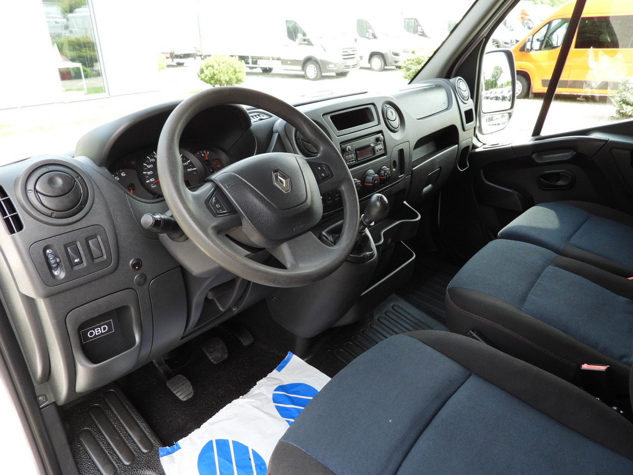 RENAULT MASTER BOX DELIVERY VAN 7 SEATS CRUISE CONTROL TWIN WHEELS AIR CONDITIONING 145HP - Dodávka: obrázok 2 RENAULT MASTER BOX DELIVERY VAN 7 SEATS CRUISE CONTROL TWIN WHEELS AIR CONDITIONING 145HP - Dodávka: obrázok 2