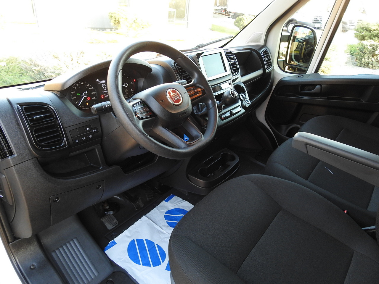 FIAT DUCATO BOX LIFT 8 PALLETS CRUISE CONTROL AIR CONDITIONING 180HP - Dodávka skriňová nadstavba: obrázok 2 FIAT DUCATO BOX LIFT 8 PALLETS CRUISE CONTROL AIR CONDITIONING 180HP - Dodávka skriňová nadstavba: obrázok 2
