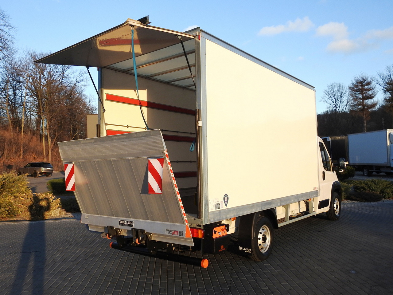 FIAT DUCATO BOX LIFT 8 PALLETS CRUISE CONTROL AIR CONDITIONING 180HP - Dodávka skriňová nadstavba: obrázok 3 FIAT DUCATO BOX LIFT 8 PALLETS CRUISE CONTROL AIR CONDITIONING 180HP - Dodávka skriňová nadstavba: obrázok 3