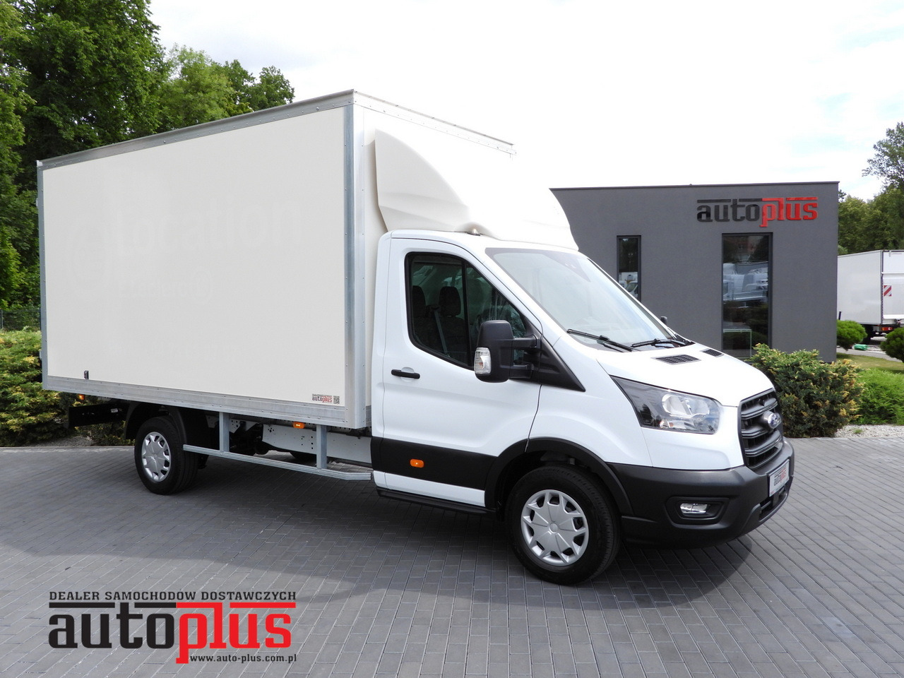 FORD TRANSIT BOX 8 PALLETS CRUISE CONTROL AIR CONDITIONING  130HP - Chladiarenská dodávka: obrázok 1 FORD TRANSIT BOX 8 PALLETS CRUISE CONTROL AIR CONDITIONING  130HP - Chladiarenská dodávka: obrázok 1