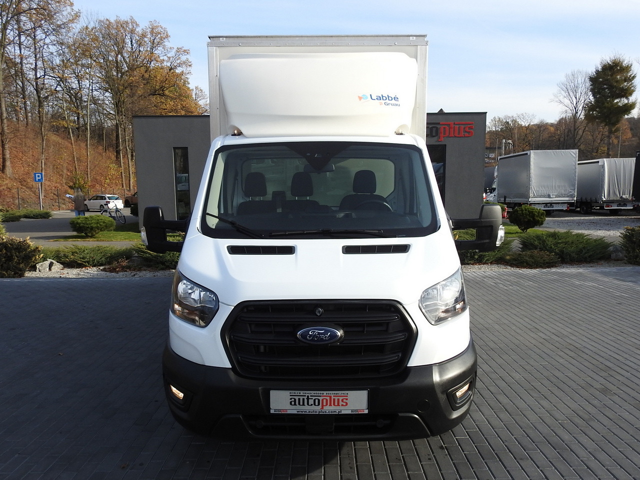 FORD TRANSIT BOX LIFT 8 PALLETS CRUISE CONTROL AIR CONDITIONING 130HP - Dodávka skriňová nadstavba: obrázok 5 FORD TRANSIT BOX LIFT 8 PALLETS CRUISE CONTROL AIR CONDITIONING 130HP - Dodávka skriňová nadstavba: obrázok 5