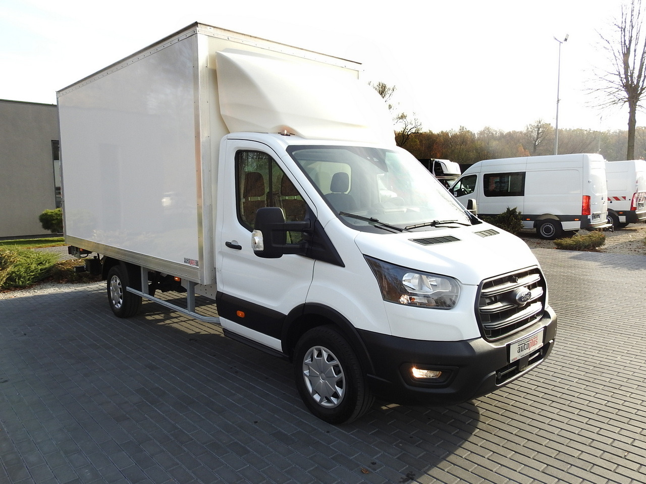 FORD TRANSIT BOX LIFT 8 PALLETS CRUISE CONTROL AIR CONDITIONING 130HP - Dodávka skriňová nadstavba: obrázok 4 FORD TRANSIT BOX LIFT 8 PALLETS CRUISE CONTROL AIR CONDITIONING 130HP - Dodávka skriňová nadstavba: obrázok 4