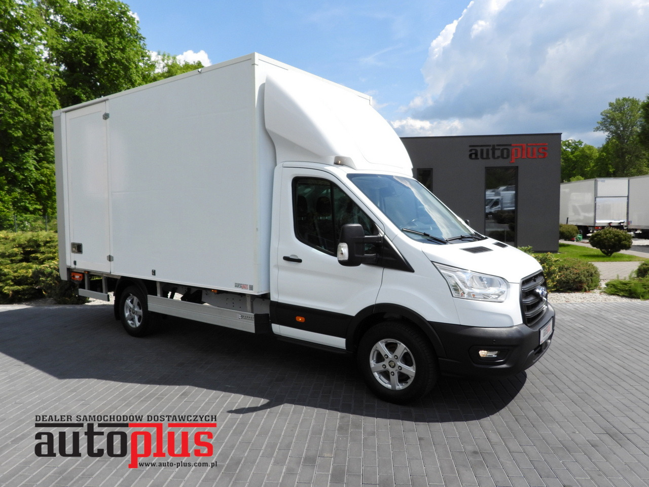 FORD TRANSIT BOX LIFT 8 PALLETS CRUISE CONTROL LED LIGHTS AIR CONDITIONING 130HP - Dodávka skriňová nadstavba: obrázok 1 FORD TRANSIT BOX LIFT 8 PALLETS CRUISE CONTROL LED LIGHTS AIR CONDITIONING 130HP - Dodávka skriňová nadstavba: obrázok 1