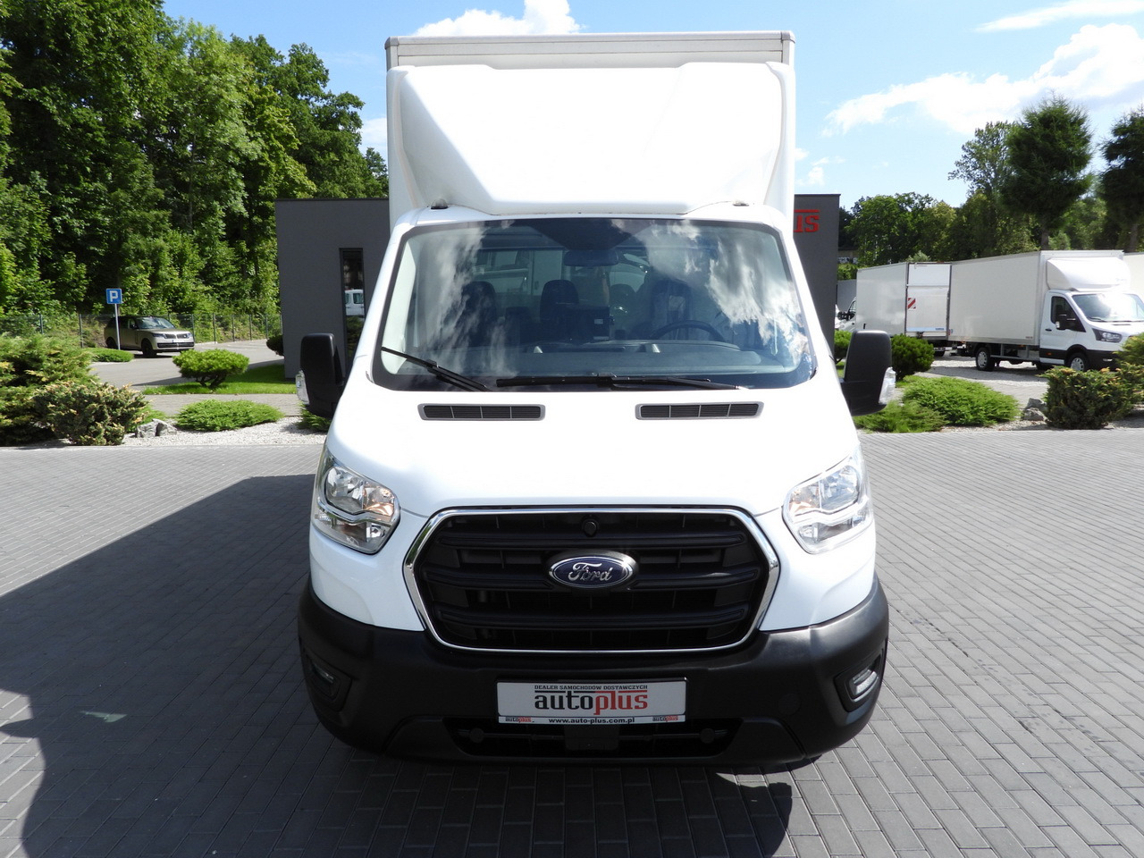 FORD TRANSIT BOX LIFT 8 PALLETS CRUISE CONTROL LED LIGHTS TWIN WHEELS AIR CONDITIONING  130HP - Chladiarenská dodávka: obrázok 5 FORD TRANSIT BOX LIFT 8 PALLETS CRUISE CONTROL LED LIGHTS TWIN WHEELS AIR CONDITIONING  130HP - Chladiarenská dodávka: obrázok 5
