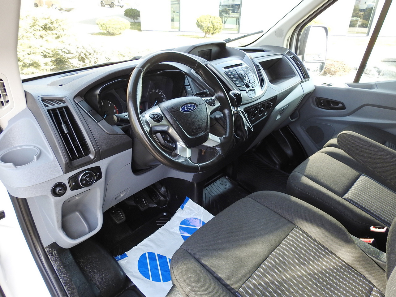 FORD TRANSIT BOX LIFT 8 PALLETS CRUISE CONTROL LED LIGHTS TWIN WHEELS AIR CONDITIONING 170HP - Dodávka skriňová nadstavba: obrázok 2 FORD TRANSIT BOX LIFT 8 PALLETS CRUISE CONTROL LED LIGHTS TWIN WHEELS AIR CONDITIONING 170HP - Dodávka skriňová nadstavba: obrázok 2