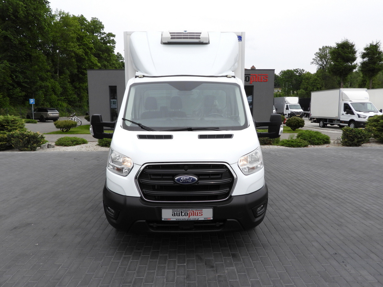 FORD TRANSIT BOX / REFRIGERATOR BOX 5*C / CRUISE CONTROL LED LIGHTS TWIN WHEELS AIR CONDITIONING 130HP - Dodávka skriňová nadstavba: obrázok 5 FORD TRANSIT BOX / REFRIGERATOR BOX 5*C / CRUISE CONTROL LED LIGHTS TWIN WHEELS AIR CONDITIONING 130HP - Dodávka skriňová nadstavba: obrázok 5