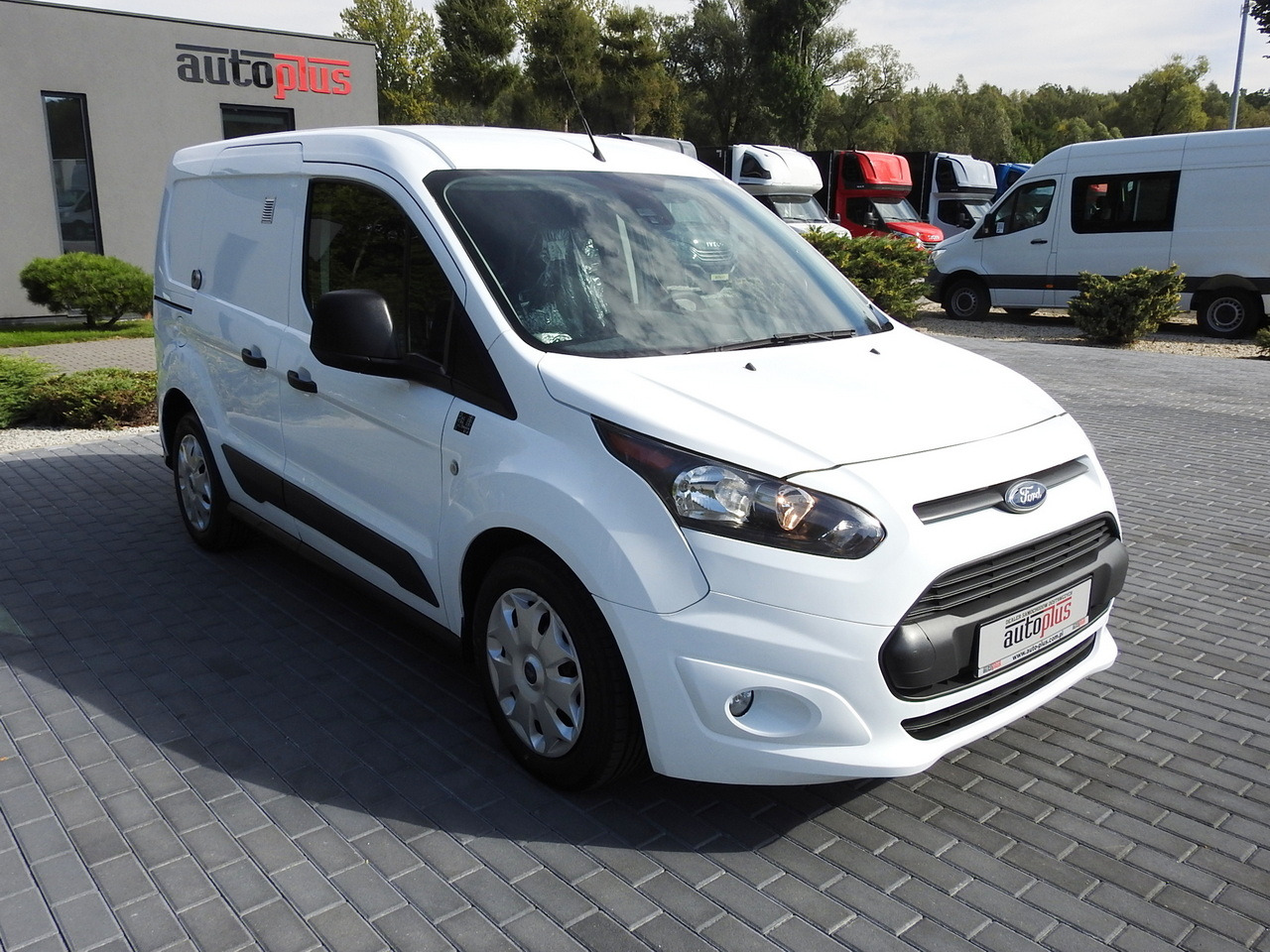 FORD TRANSIT CONNECT VAN CRUISE CONTROL NAVIGATION AIR CONDITIONING 100HP - Furgon: obrázok 4 FORD TRANSIT CONNECT VAN CRUISE CONTROL NAVIGATION AIR CONDITIONING 100HP - Furgon: obrázok 4