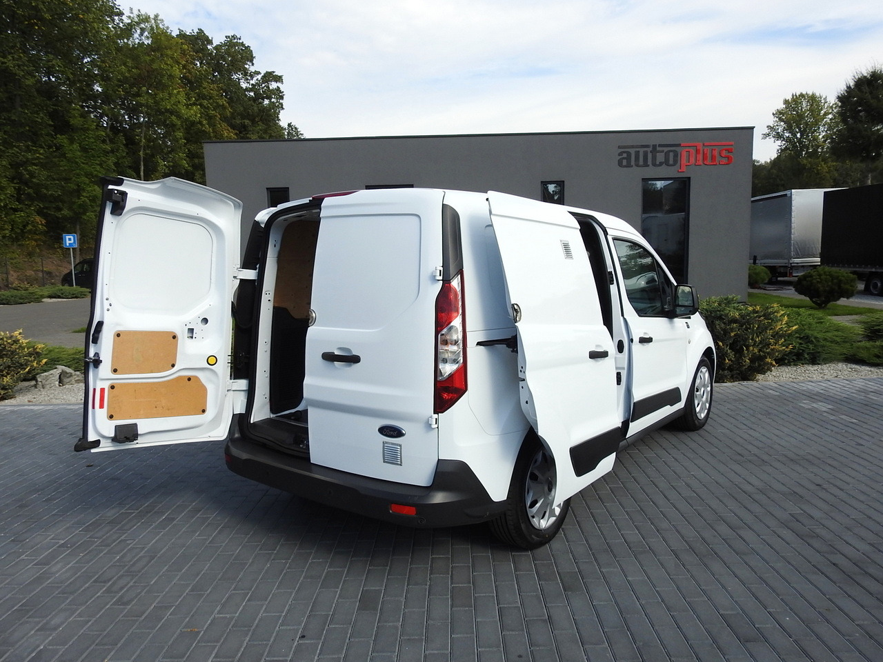FORD TRANSIT CONNECT VAN CRUISE CONTROL NAVIGATION AIR CONDITIONING 100HP - Furgon: obrázok 3 FORD TRANSIT CONNECT VAN CRUISE CONTROL NAVIGATION AIR CONDITIONING 100HP - Furgon: obrázok 3