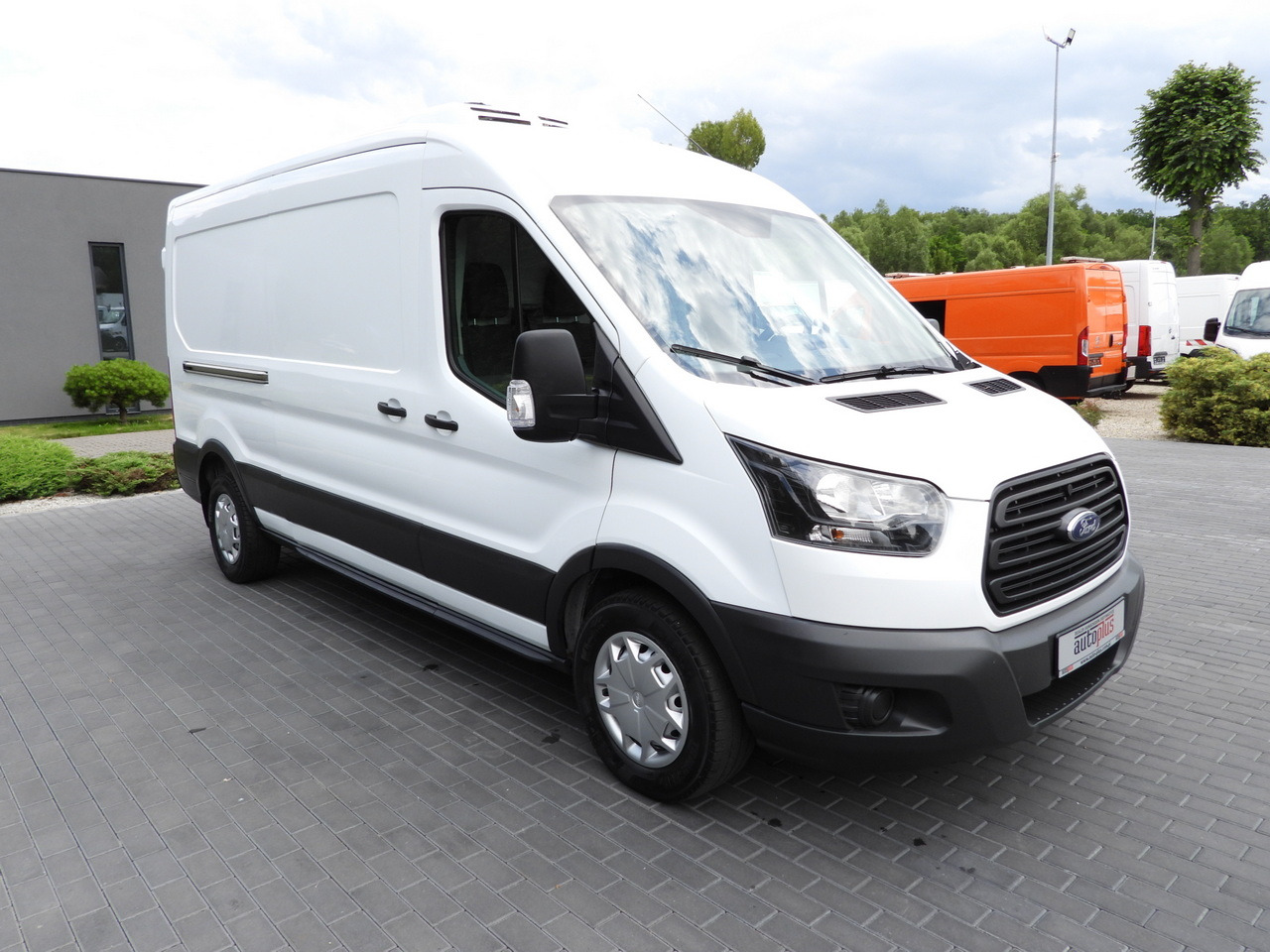 FORD TRANSIT REFRIGERATOR VAN 5*C AIR CONDITIONING 105HP - Chladiarenská dodávka: obrázok 4 FORD TRANSIT REFRIGERATOR VAN 5*C AIR CONDITIONING 105HP - Chladiarenská dodávka: obrázok 4
