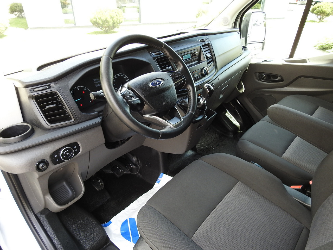 FORD TRANSIT REGRIGERATOR BOX 0*C POWER SUPPLY 230V CRUISE CONTROL AIR CONDITIONING TWIN WHEELS 170HP - Chladiarenská dodávka: obrázok 2 FORD TRANSIT REGRIGERATOR BOX 0*C POWER SUPPLY 230V CRUISE CONTROL AIR CONDITIONING TWIN WHEELS 170HP - Chladiarenská dodávka: obrázok 2