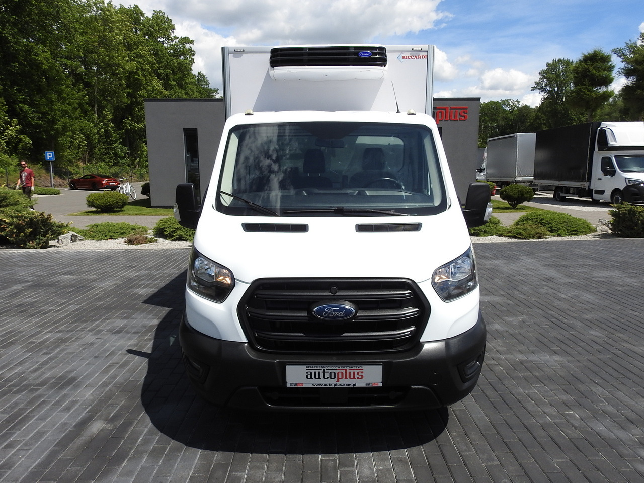 FORD TRANSIT REGRIGERATOR BOX 0*C POWER SUPPLY 230V CRUISE CONTROL AIR CONDITIONING TWIN WHEELS 170HP - Chladiarenská dodávka: obrázok 5 FORD TRANSIT REGRIGERATOR BOX 0*C POWER SUPPLY 230V CRUISE CONTROL AIR CONDITIONING TWIN WHEELS 170HP - Chladiarenská dodávka: obrázok 5
