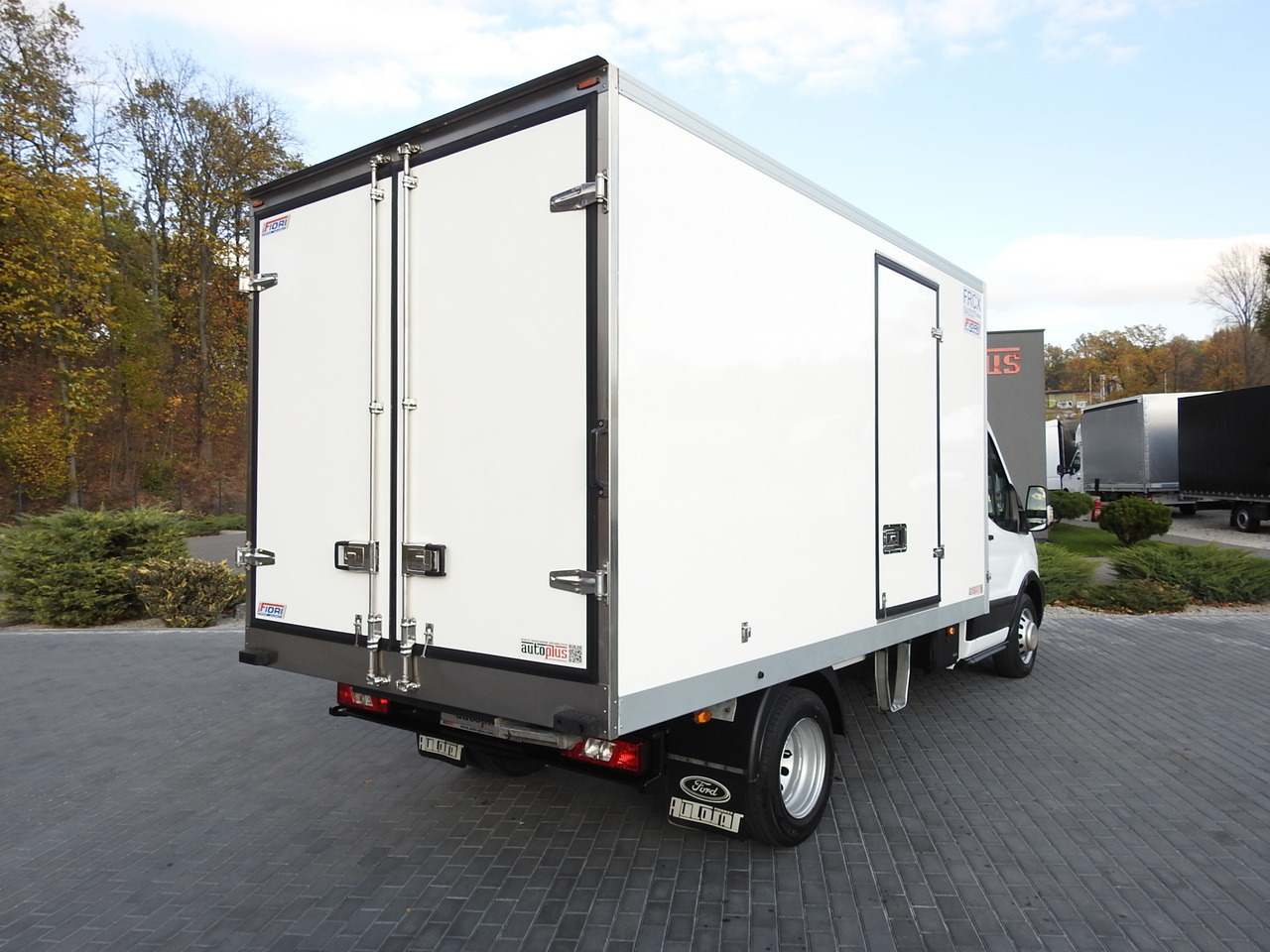 FORD TRANSIT REGRIGERATOR BOX -10*C POWER SUPPLY 230V CRUISE CONTROL AIR CONDITIONING LED LIGHTS PNEUMATICS TWIN WHEELS 130HP - Chladiarenská dodávka: obrázok 3 FORD TRANSIT REGRIGERATOR BOX -10*C POWER SUPPLY 230V CRUISE CONTROL AIR CONDITIONING LED LIGHTS PNEUMATICS TWIN WHEELS 130HP - Chladiarenská dodávka: obrázok 3