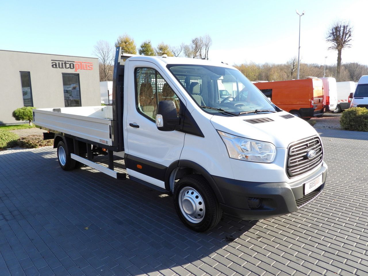 FORD TRANSIT STAKE BODY 8 PALLETS TWIN WHEELS AIR CONDITIONING 155HP - Dodávka valník: obrázok 4 FORD TRANSIT STAKE BODY 8 PALLETS TWIN WHEELS AIR CONDITIONING 155HP - Dodávka valník: obrázok 4