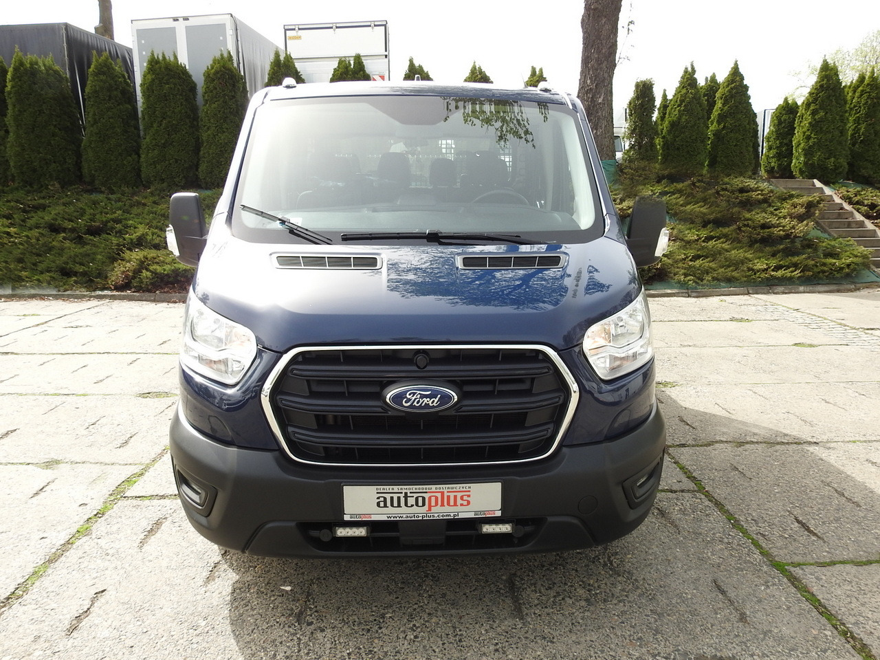 FORD TRANSIT STAKE BODY DOUBLE CABIN DOKA 7 SEATS CRUISE CONTROL AIR CONDITIONING LED LIGHTS 130HP - Dodávkа s dvojitou kabínou: obrázok 5 FORD TRANSIT STAKE BODY DOUBLE CABIN DOKA 7 SEATS CRUISE CONTROL AIR CONDITIONING LED LIGHTS 130HP - Dodávkа s dvojitou kabínou: obrázok 5