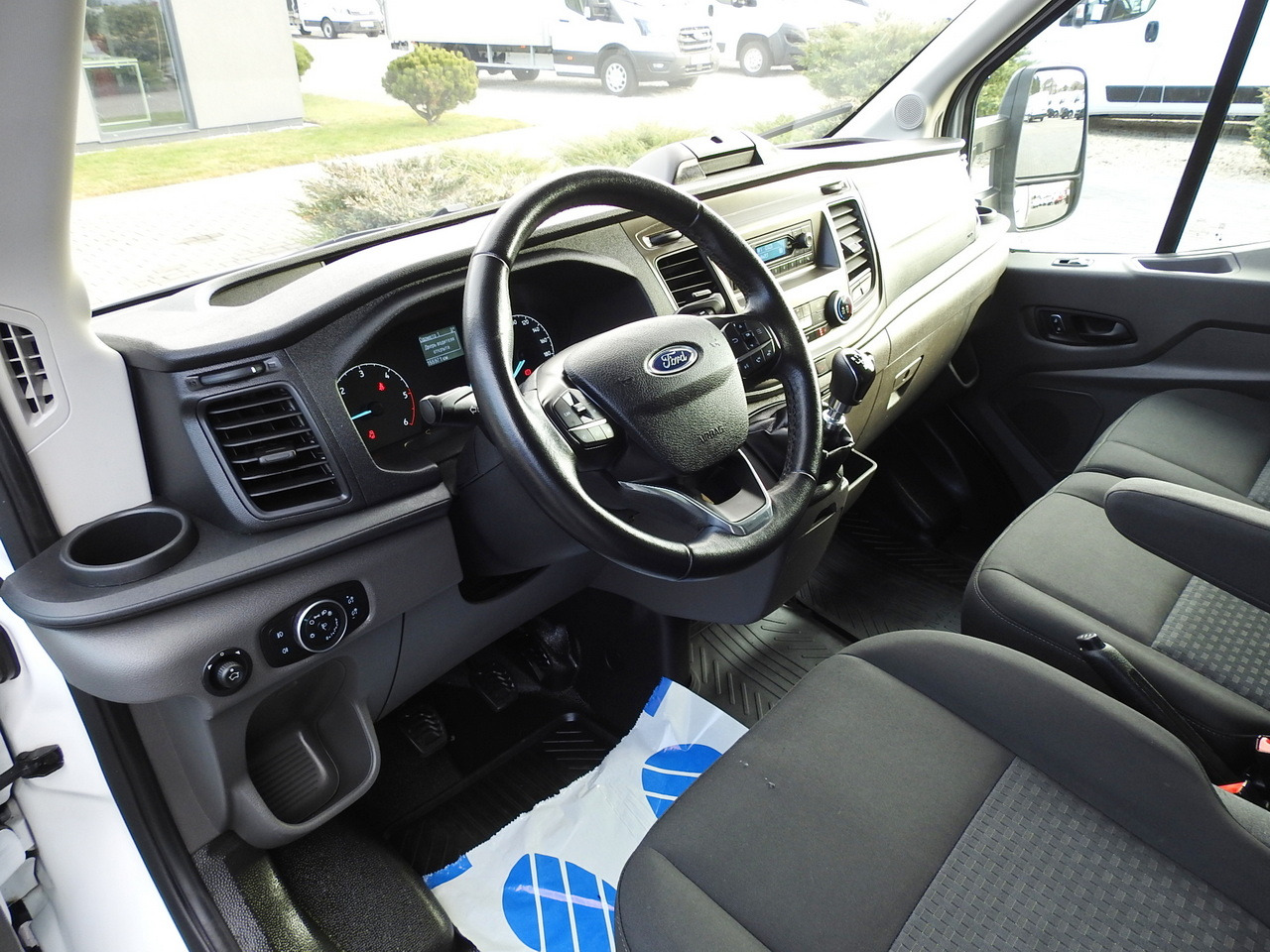 FORD TRANSIT TARPAULIN 10 PALLETS WEBASTO CRUISE CONTROL AIR CONDITIONING LED LIGHTS 160HP - Plachtová dodávka: obrázok 2 FORD TRANSIT TARPAULIN 10 PALLETS WEBASTO CRUISE CONTROL AIR CONDITIONING LED LIGHTS 160HP - Plachtová dodávka: obrázok 2