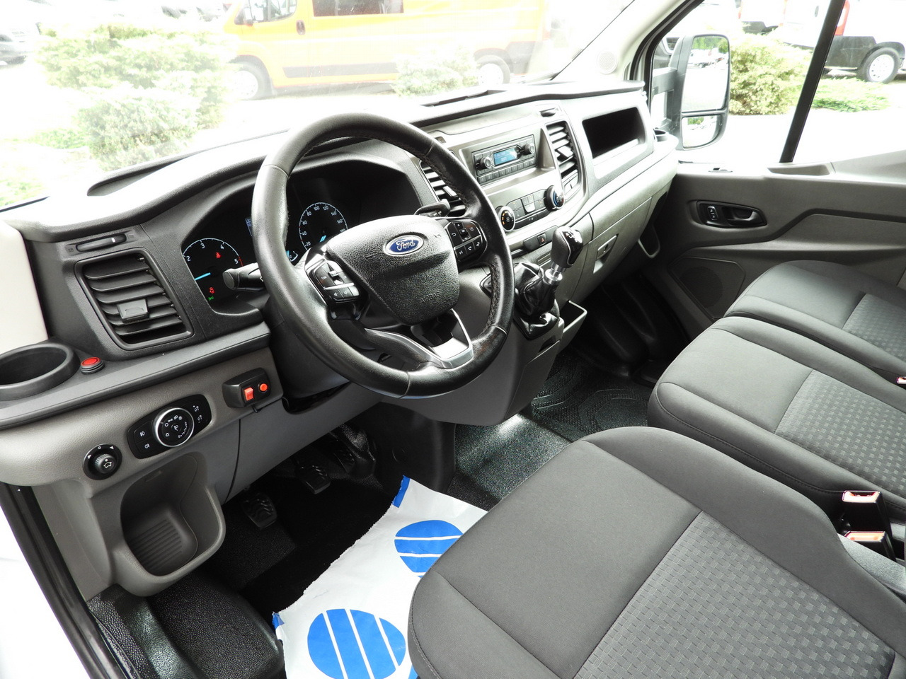 FORD TRANSIT TARPAULIN 8 PALLETS CRUISE CONTROL LED LIGHTS TWIN WHEELS AIR CONDITIONING 130HP - Plachtová dodávka: obrázok 2 FORD TRANSIT TARPAULIN 8 PALLETS CRUISE CONTROL LED LIGHTS TWIN WHEELS AIR CONDITIONING 130HP - Plachtová dodávka: obrázok 2