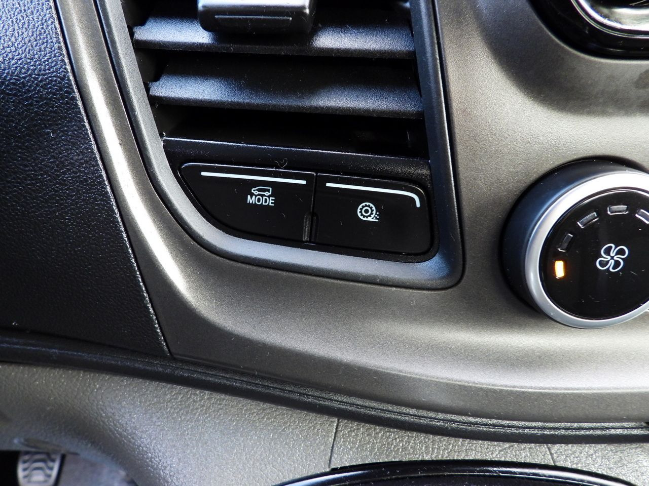 Dodávka sklápač FORD TRANSIT TIPPER CRUISE CONTROL LED LIGHTS TWIN WHEELS AIR CONDITIONING 130HP: obrázok 41 Dodávka sklápač FORD TRANSIT TIPPER CRUISE CONTROL LED LIGHTS TWIN WHEELS AIR CONDITIONING 130HP: obrázok 41