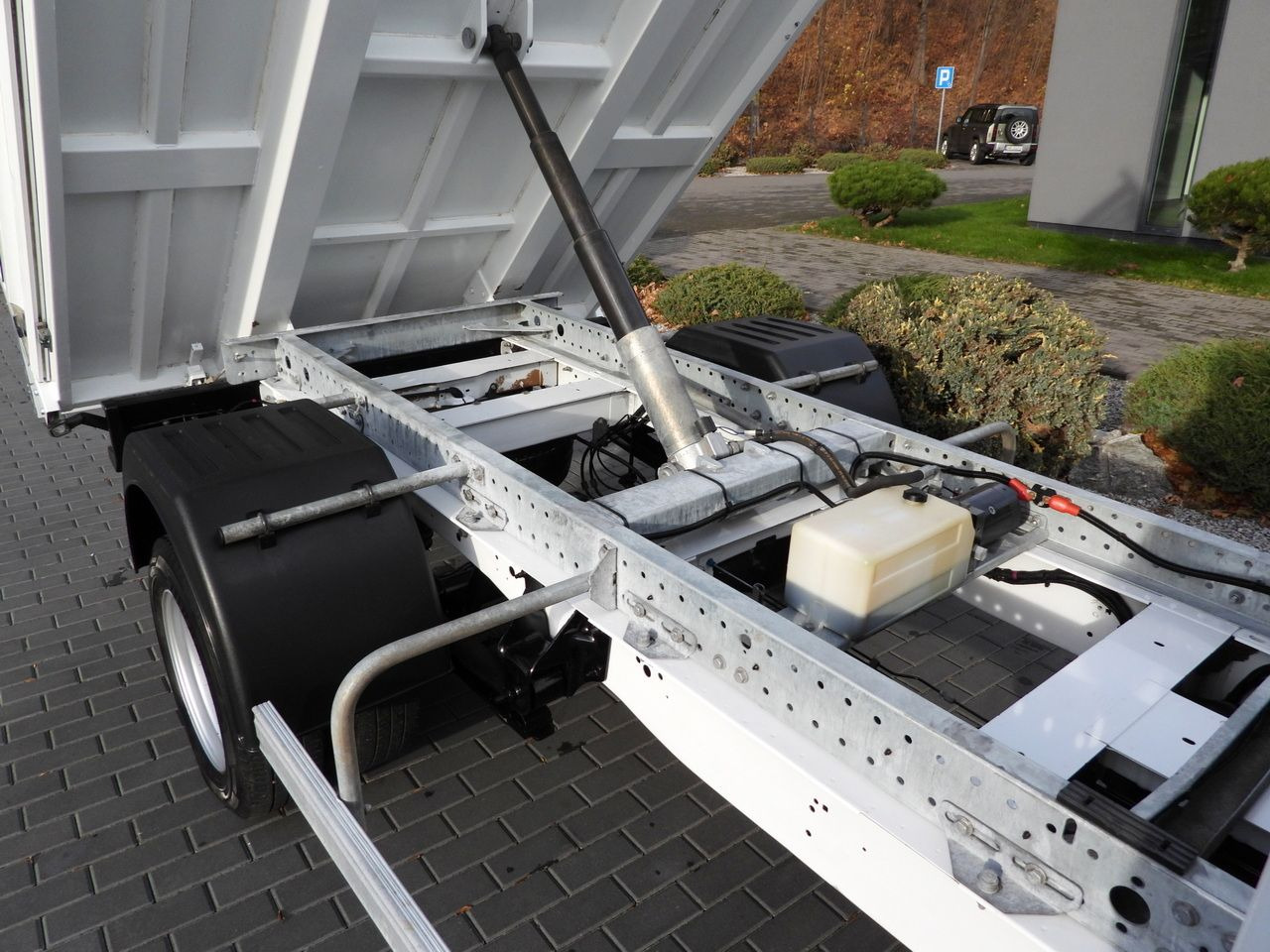 Dodávka sklápač FORD TRANSIT TIPPER CRUISE CONTROL LED LIGHTS TWIN WHEELS AIR CONDITIONING 130HP: obrázok 22 Dodávka sklápač FORD TRANSIT TIPPER CRUISE CONTROL LED LIGHTS TWIN WHEELS AIR CONDITIONING 130HP: obrázok 22