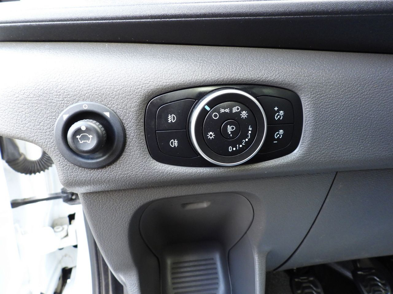 Dodávka sklápač FORD TRANSIT TIPPER CRUISE CONTROL LED LIGHTS TWIN WHEELS AIR CONDITIONING 130HP: obrázok 29 Dodávka sklápač FORD TRANSIT TIPPER CRUISE CONTROL LED LIGHTS TWIN WHEELS AIR CONDITIONING 130HP: obrázok 29