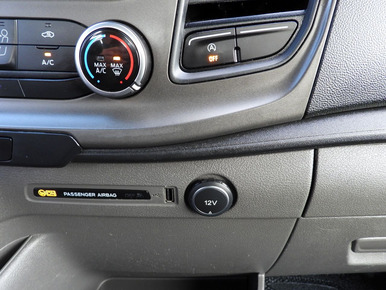 Dodávka sklápač FORD TRANSIT TIPPER CRUISE CONTROL LED LIGHTS TWIN WHEELS AIR CONDITIONING 130HP: obrázok 40 Dodávka sklápač FORD TRANSIT TIPPER CRUISE CONTROL LED LIGHTS TWIN WHEELS AIR CONDITIONING 130HP: obrázok 40