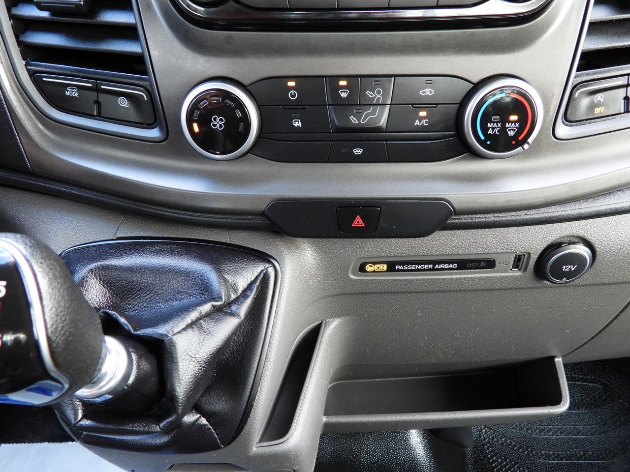 Dodávka sklápač FORD TRANSIT TIPPER CRUISE CONTROL LED LIGHTS TWIN WHEELS AIR CONDITIONING 130HP: obrázok 39 Dodávka sklápač FORD TRANSIT TIPPER CRUISE CONTROL LED LIGHTS TWIN WHEELS AIR CONDITIONING 130HP: obrázok 39