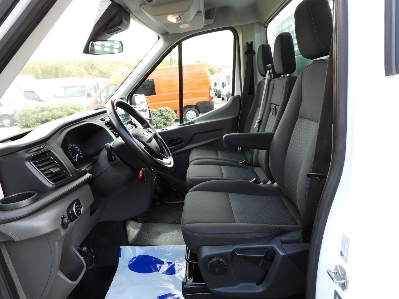 Dodávka sklápač FORD TRANSIT TIPPER CRUISE CONTROL LED LIGHTS TWIN WHEELS AIR CONDITIONING 130HP: obrázok 27 Dodávka sklápač FORD TRANSIT TIPPER CRUISE CONTROL LED LIGHTS TWIN WHEELS AIR CONDITIONING 130HP: obrázok 27