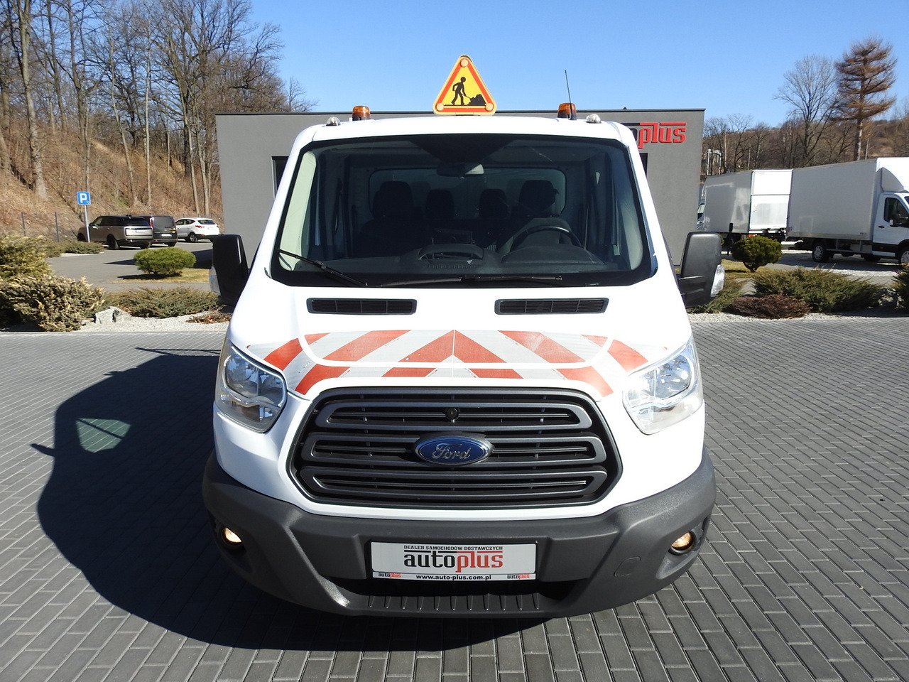 FORD TRANSIT TIPPER DOUBLE CABIN DOKA 6 SEATS CRUISE CONTROL AIR CONDITIONING 130HP - Dodávka sklápač: obrázok 5 FORD TRANSIT TIPPER DOUBLE CABIN DOKA 6 SEATS CRUISE CONTROL AIR CONDITIONING 130HP - Dodávka sklápač: obrázok 5