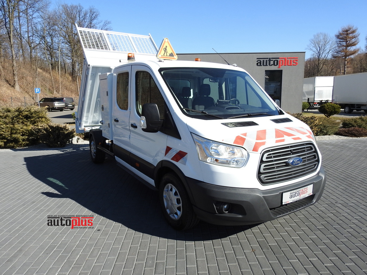 FORD TRANSIT TIPPER DOUBLE CABIN DOKA 6 SEATS CRUISE CONTROL AIR CONDITIONING 130HP - Dodávka sklápač: obrázok 1 FORD TRANSIT TIPPER DOUBLE CABIN DOKA 6 SEATS CRUISE CONTROL AIR CONDITIONING 130HP - Dodávka sklápač: obrázok 1