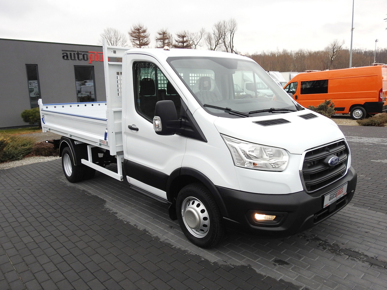FORD TRANSIT TIPPER LED LIGHTS TWIN WHEELS AIR CONDITIONING  130HP - Dodávka sklápač: obrázok 4 FORD TRANSIT TIPPER LED LIGHTS TWIN WHEELS AIR CONDITIONING  130HP - Dodávka sklápač: obrázok 4