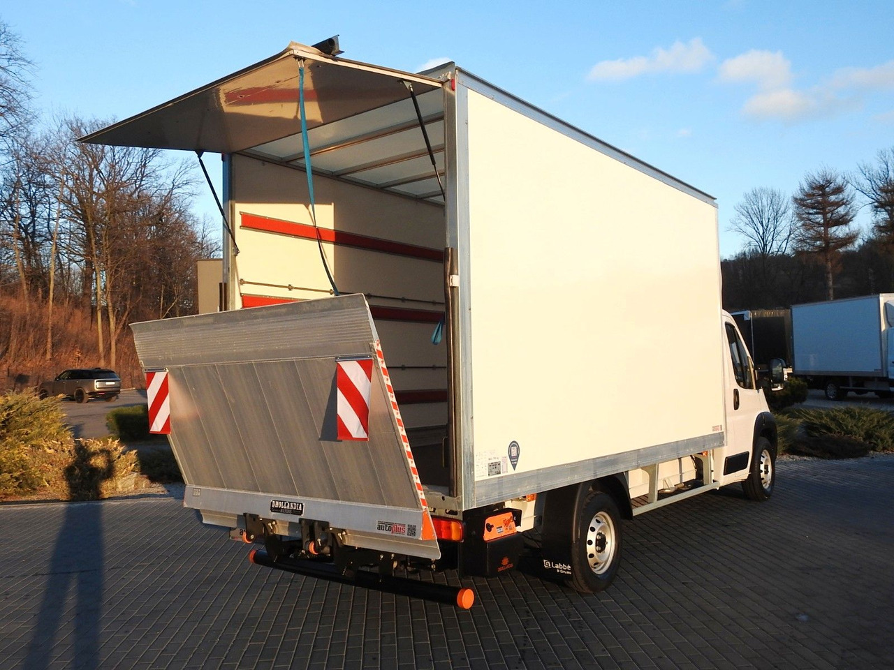 Fiat DUCATO KOFFER AUFZUG 8 PALETTEN TEMPOMAT - Dodávka skriňová nadstavba: obrázok 3 Fiat DUCATO KOFFER AUFZUG 8 PALETTEN TEMPOMAT - Dodávka skriňová nadstavba: obrázok 3