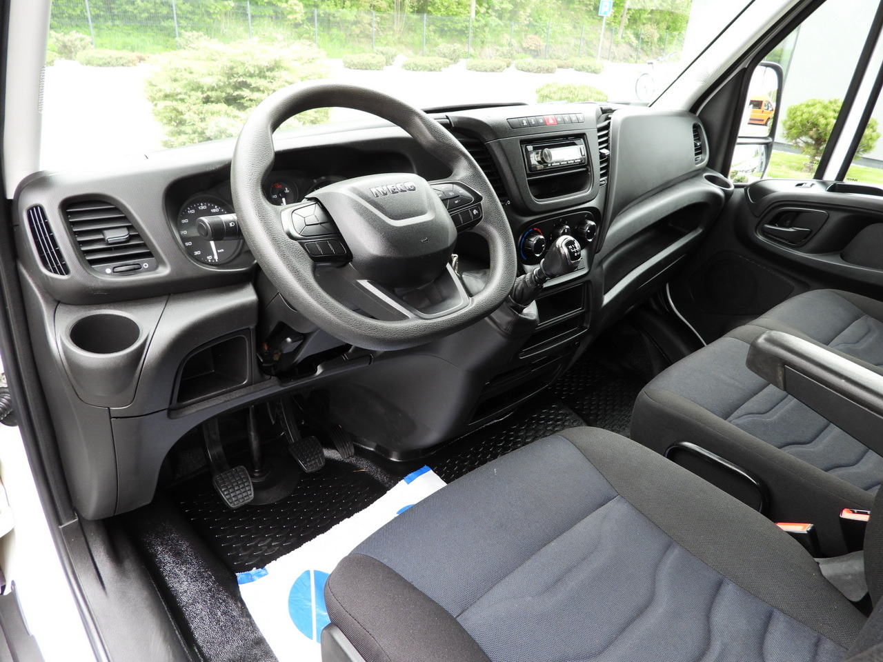 IVECO DAILY 35C14 TIPPER CRUISE CONTROL TWIN WHEELS 140HP - Dodávka sklápač: obrázok 2 IVECO DAILY 35C14 TIPPER CRUISE CONTROL TWIN WHEELS 140HP - Dodávka sklápač: obrázok 2