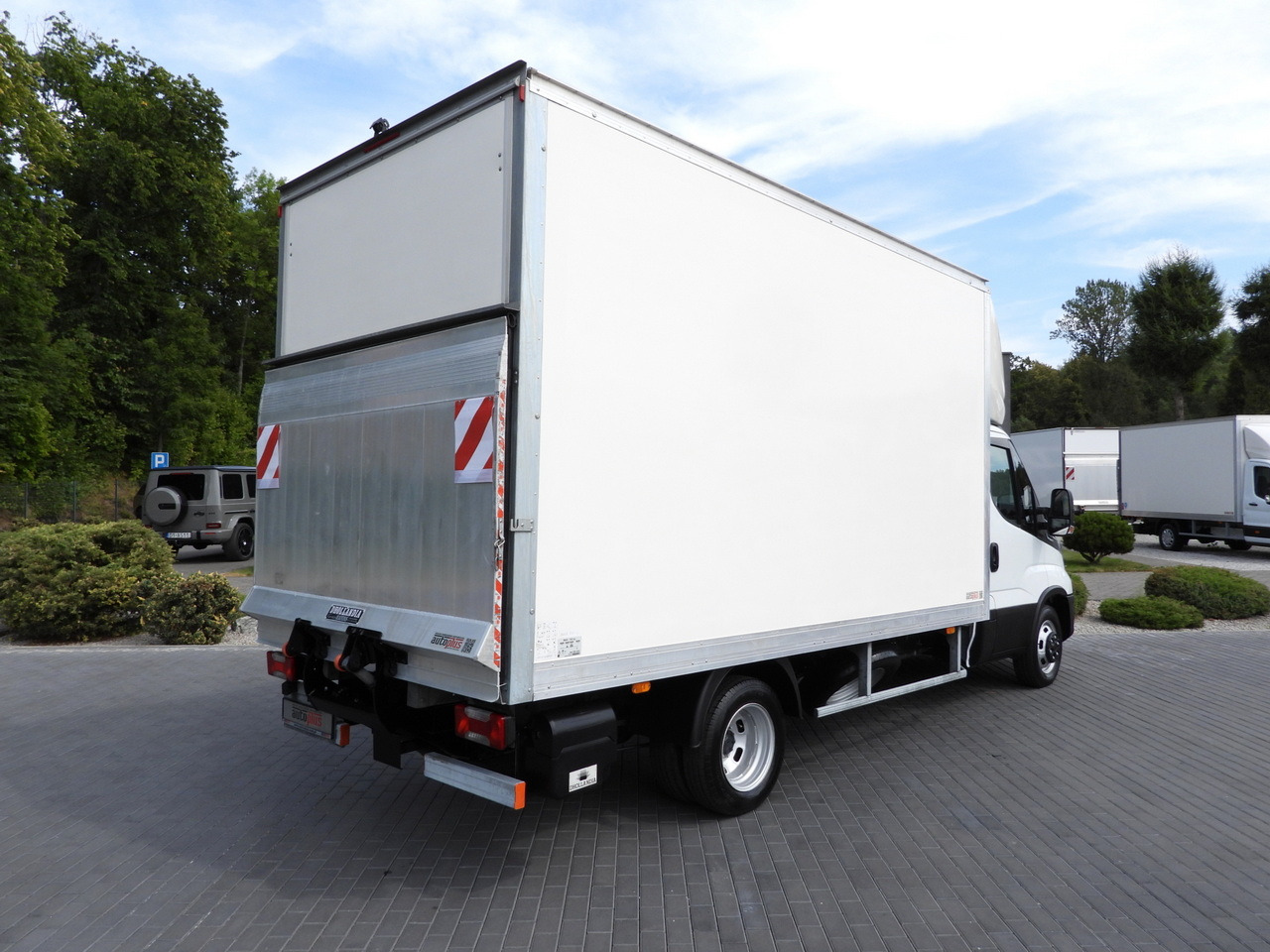 IVECO DAILY 35C16 BOX LIFT 8 PALLETS CRUISE CONTROL AUTOMATIC TRANSMISSION HI-MATIC TWIN WHEELS AIR CONDITIONING 160HP - Dodávka skriňová nadstavba: obrázok 3 IVECO DAILY 35C16 BOX LIFT 8 PALLETS CRUISE CONTROL AUTOMATIC TRANSMISSION HI-MATIC TWIN WHEELS AIR CONDITIONING 160HP - Dodávka skriňová nadstavba: obrázok 3