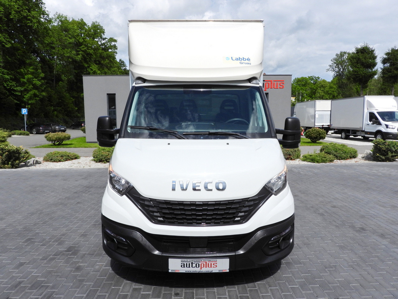 IVECO DAILY 35C16 BOX LIFT 8 PALLETS CRUISE CONTROL TWIN WHEELS AIR CONDITIONING 160HP - Dodávka skriňová nadstavba: obrázok 5 IVECO DAILY 35C16 BOX LIFT 8 PALLETS CRUISE CONTROL TWIN WHEELS AIR CONDITIONING 160HP - Dodávka skriňová nadstavba: obrázok 5