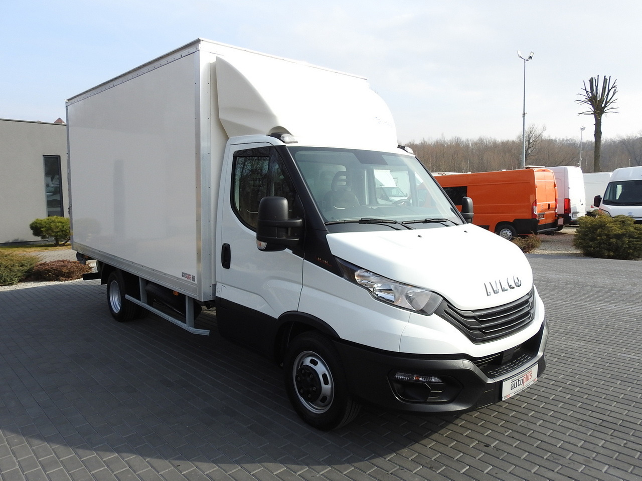 IVECO DAILY 35C16 BOX LIFT 8 PALLETS CRUISE CONTROL TWIN WHEELS AIR CONDITIONING 160HP - Dodávka skriňová nadstavba: obrázok 4 IVECO DAILY 35C16 BOX LIFT 8 PALLETS CRUISE CONTROL TWIN WHEELS AIR CONDITIONING 160HP - Dodávka skriňová nadstavba: obrázok 4